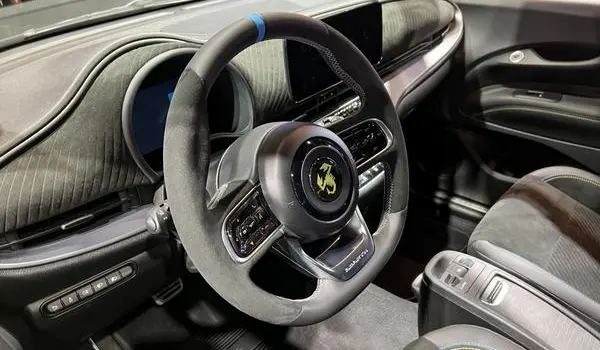 Abarth 500e-4