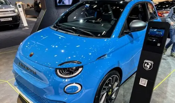 Abarth 500e Cabriolet-6