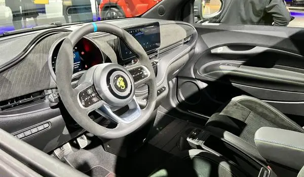 Abarth 500e Cabriolet-8