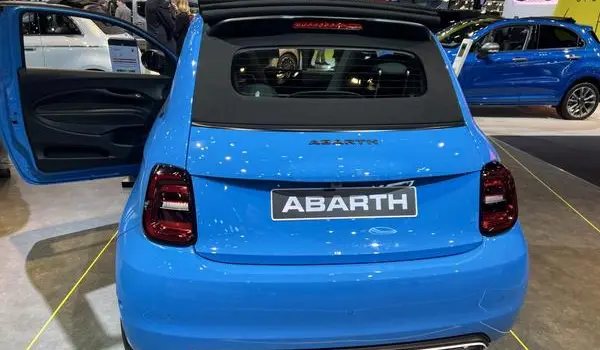 Abarth 500e Cabriolet-1