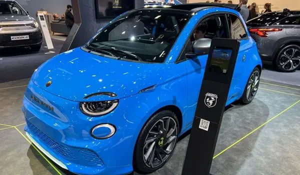 Abarth 500e Cabriolet-2