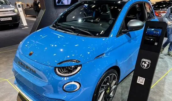 Abarth 500e Cabriolet-3