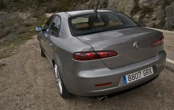 Alfa Romeo 159-7