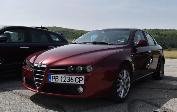 Alfa Romeo 159-2