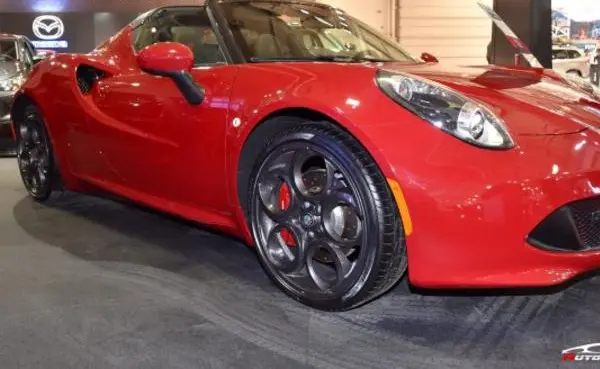 Alfa Romeo 4C Spider-8