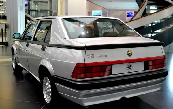 Alfa Romeo 75 (162 B, facelift 1988)-0