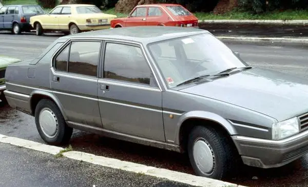Alfa Romeo 90 (162)-1