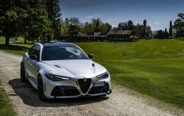 Alfa Romeo Giulia (952)-3