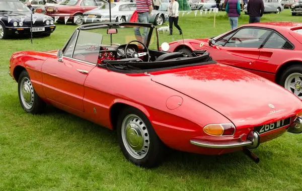 Alfa Romeo Spider (105)-5