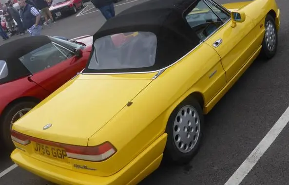 Alfa Romeo Spider (115)-12