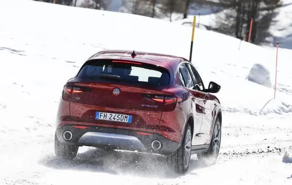 Alfa Romeo Stelvio (949)-3