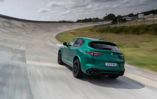 Alfa Romeo Stelvio (949, facelift 2022)-4