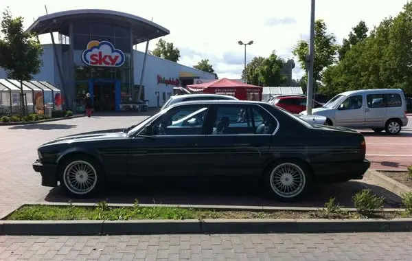 Alpina B11 (E32)-1