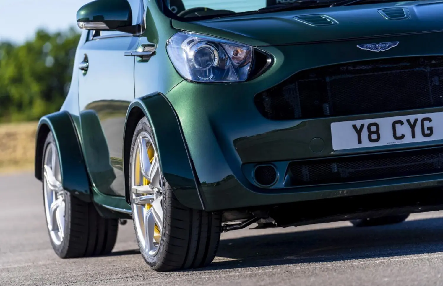 Aston Martin Cygnet V8-9