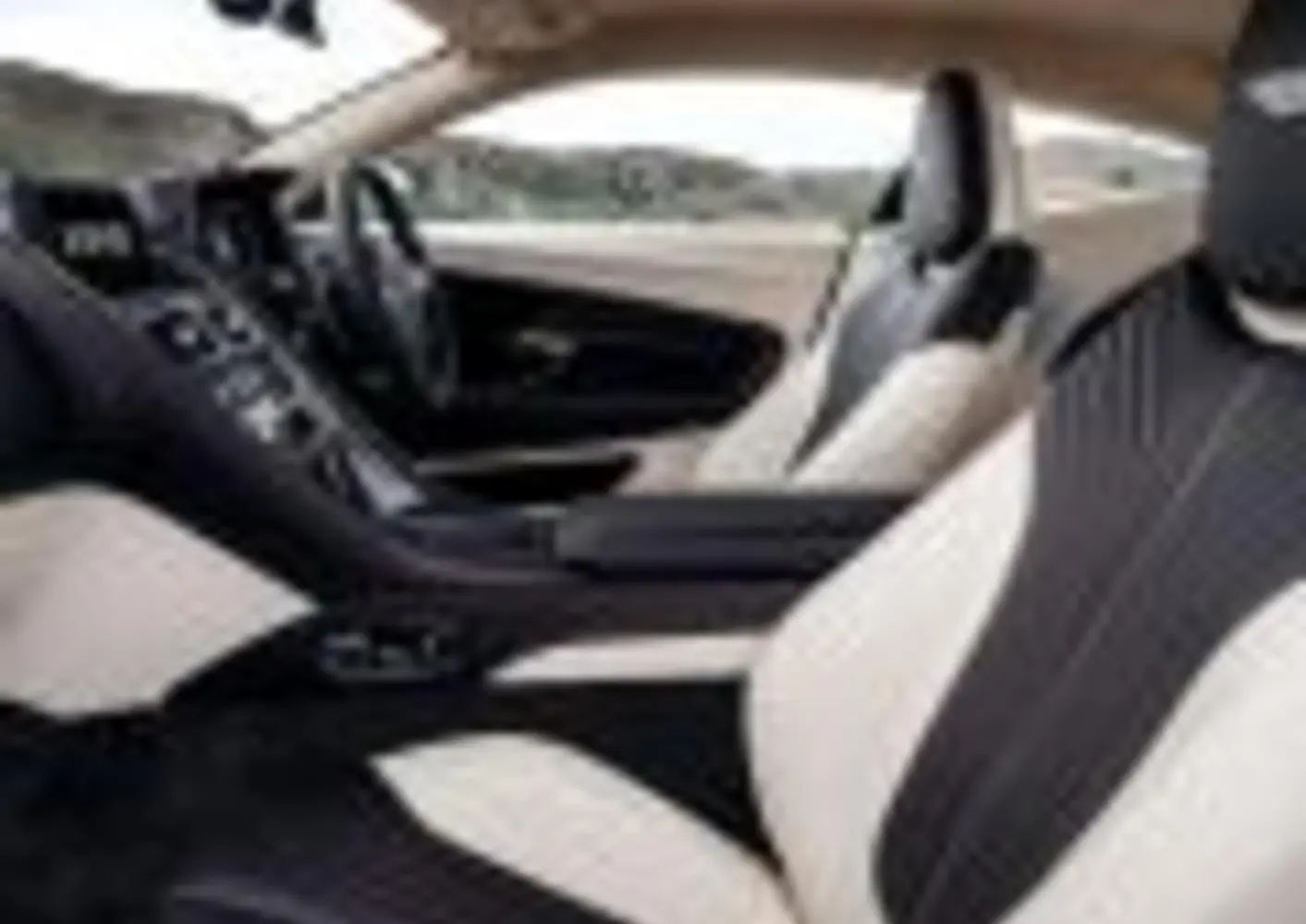 Aston Martin DB11-1