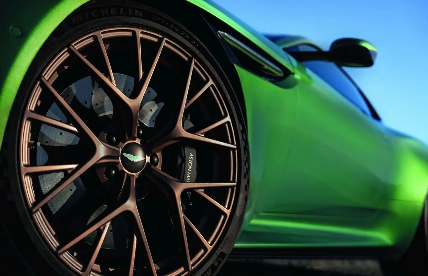Aston Martin DB12-5