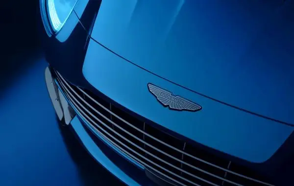 Aston Martin DB12-7
