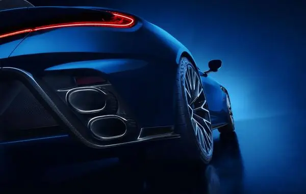 Aston Martin DB12-8