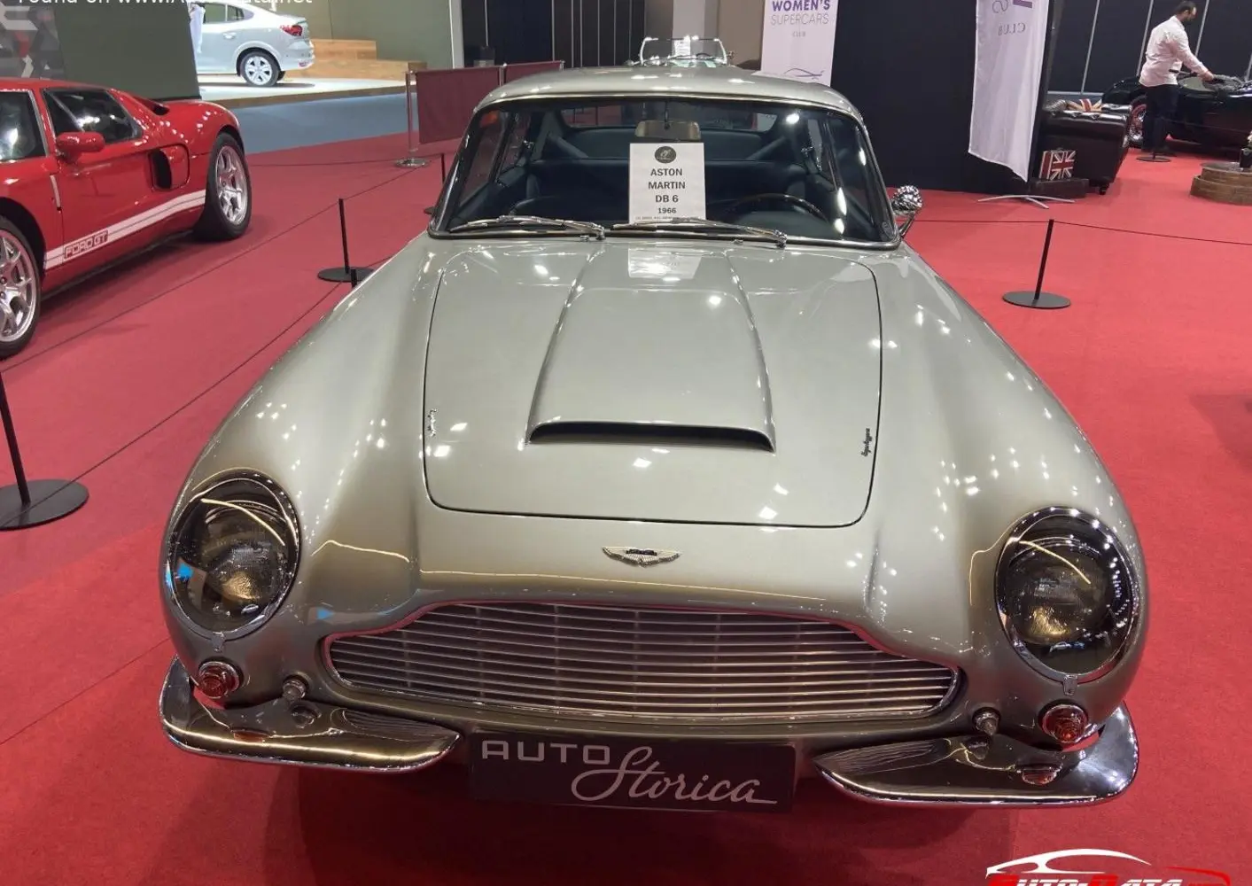 Aston Martin DB6-11