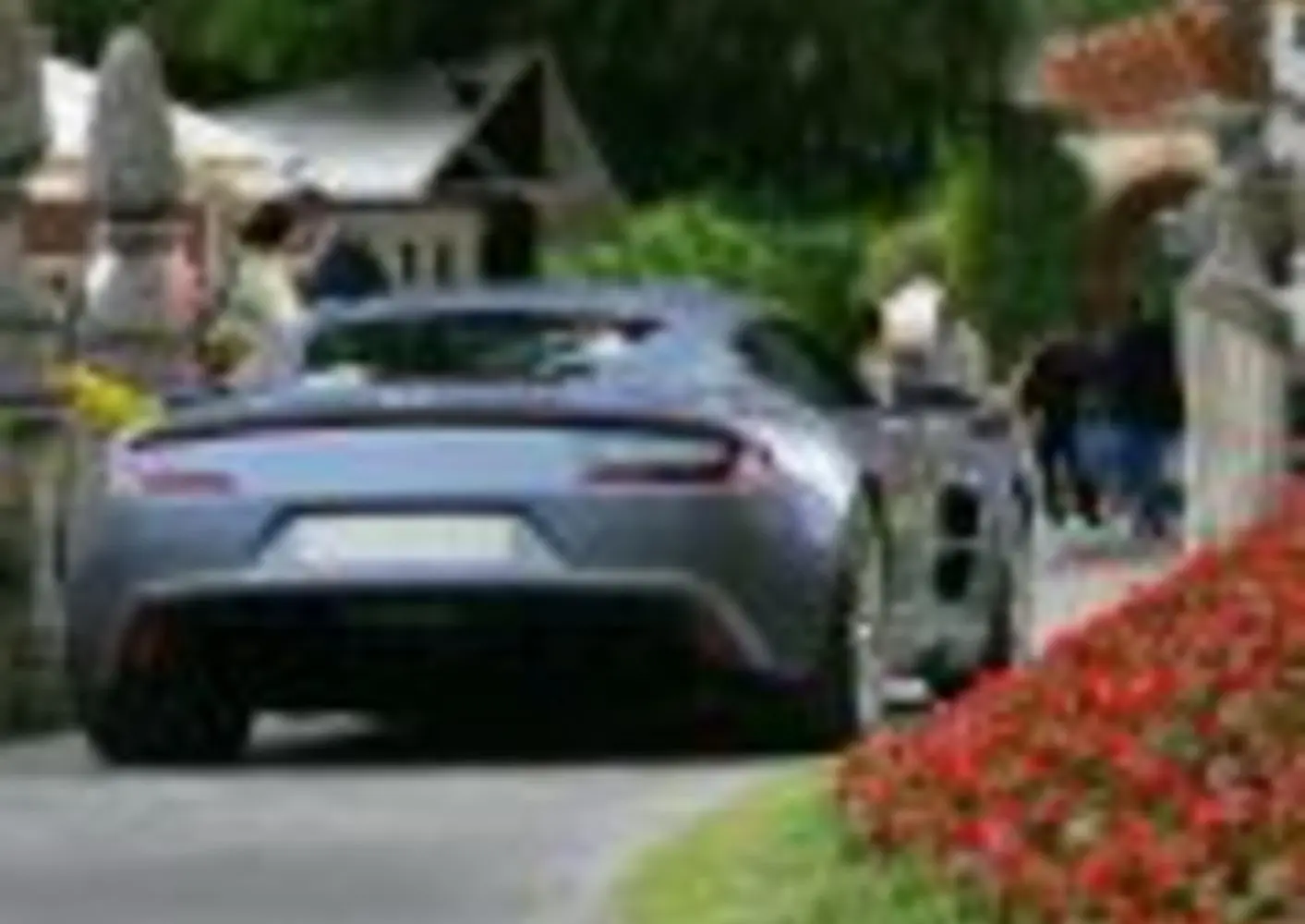 Aston Martin One-77-2