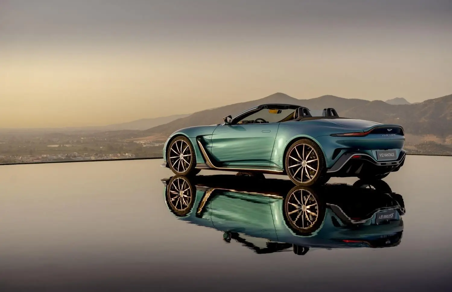 Aston Martin V12 Vantage Roadster-0