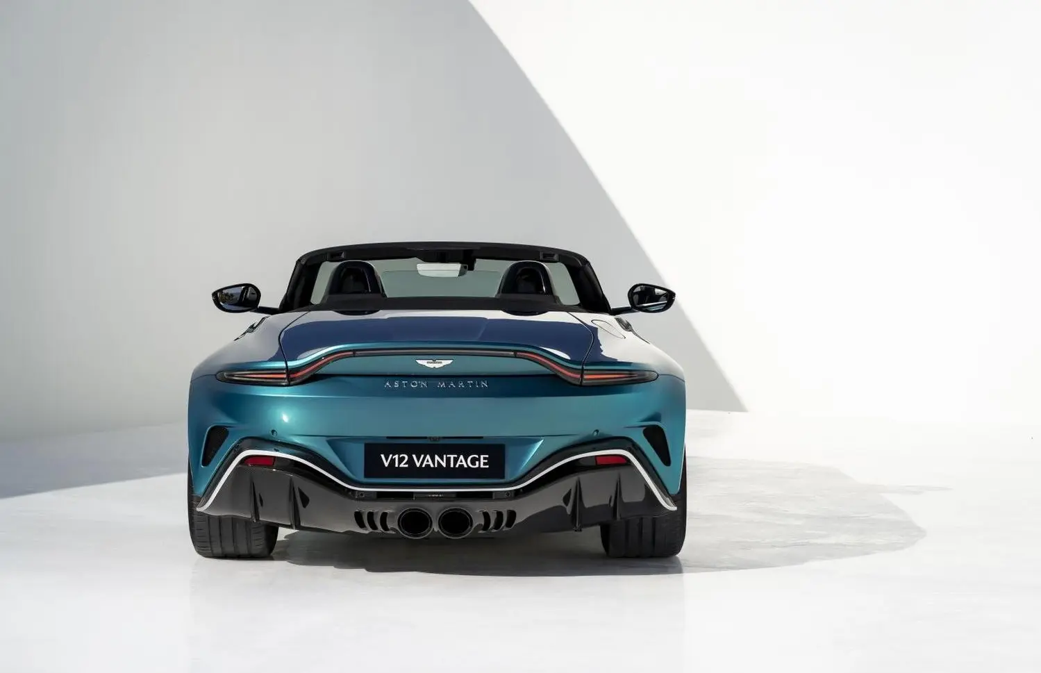 Aston Martin V12 Vantage Roadster-5