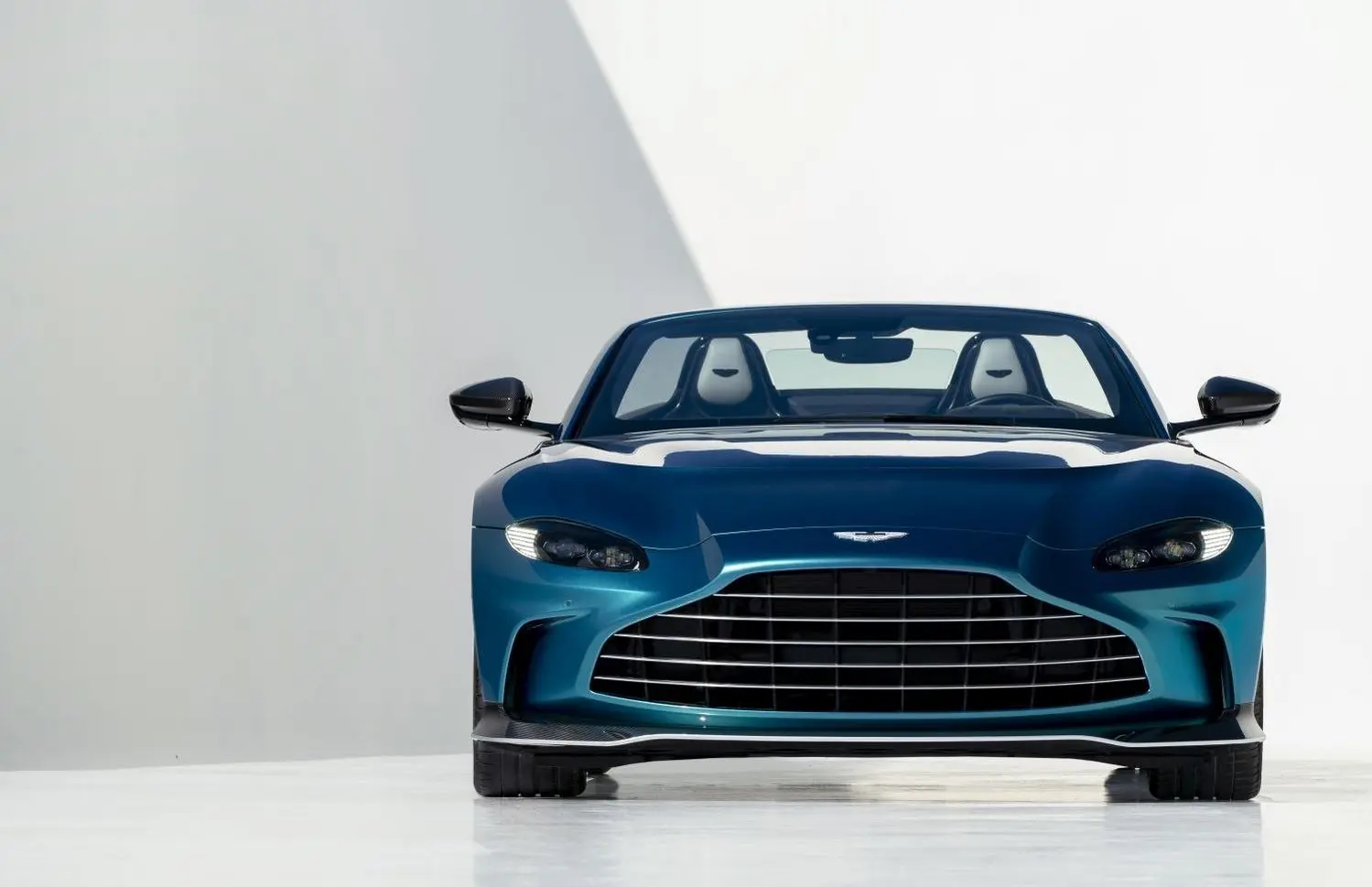 Aston Martin V12 Vantage Roadster-2