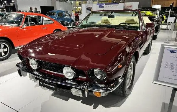 Aston Martin V8 Volante
