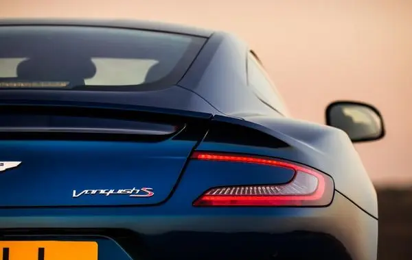 Aston Martin Vanquish S II-3