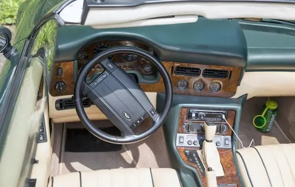 Aston Martin Virage Volante-6