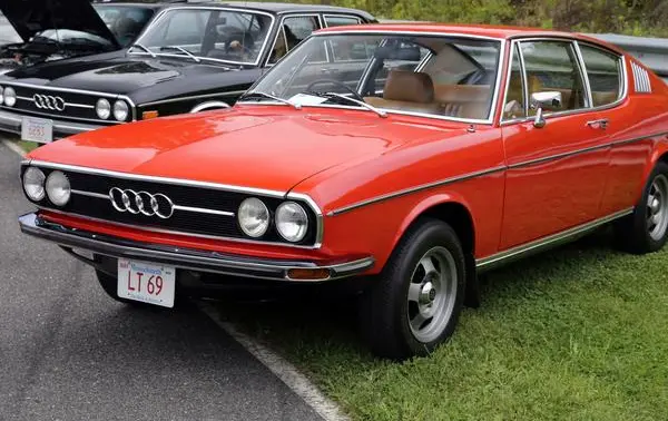 Audi 100 Coupe S-2