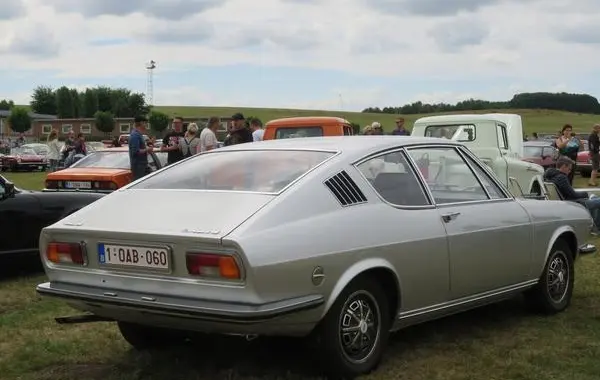 Audi 100 Coupe S-8