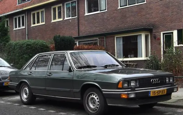 Audi 200 (C2, Typ 43)-1