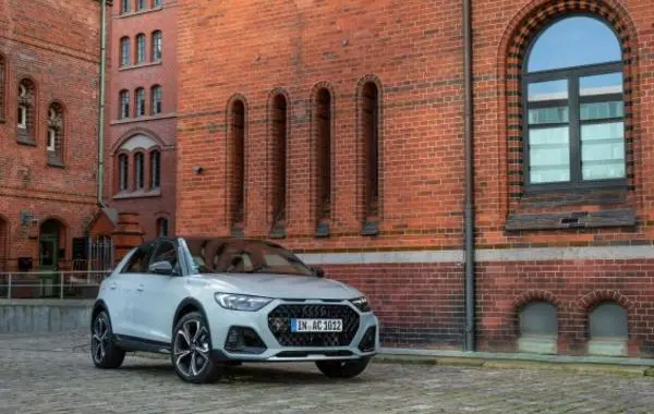 Audi A1 allstreet (GB)