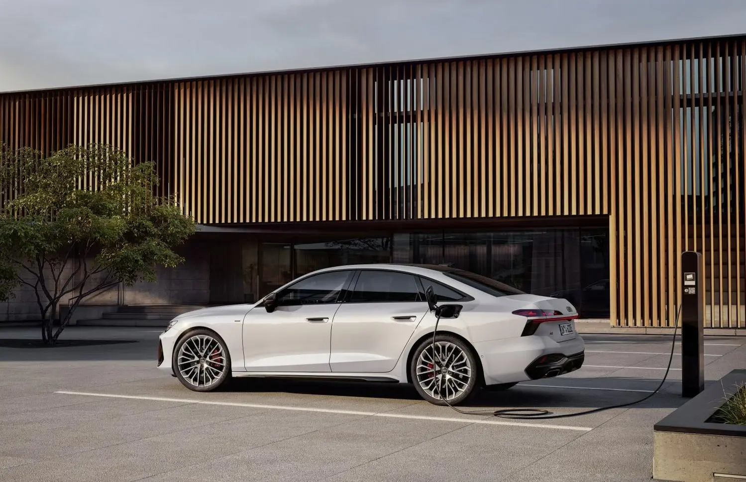 Audi A6 Limousine (C9)-12