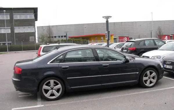 Audi A8L (D3, 4E)-0