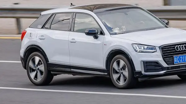 Audi Q2L-3