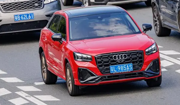 Audi Q2L (facelift 2021)-1
