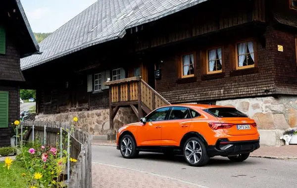 Audi Q3 II Sportback (F3)-7