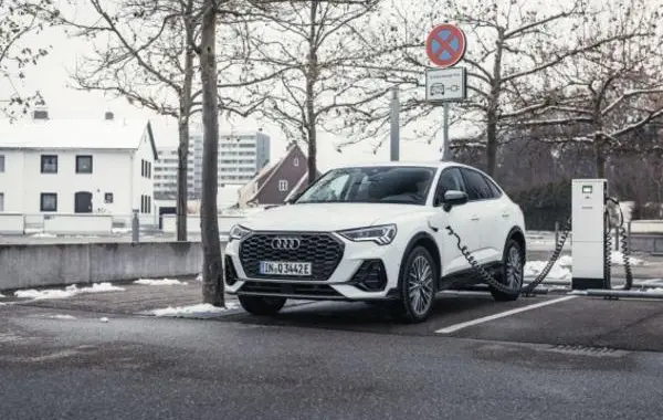 Audi Q3 II Sportback (F3)