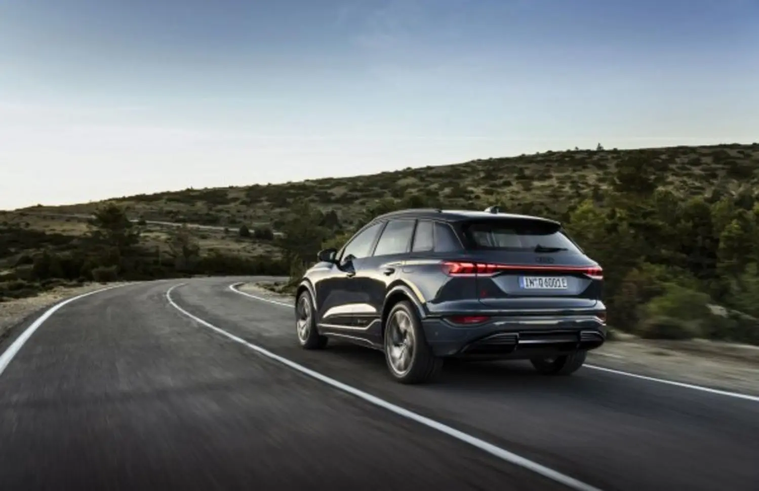 Audi Q6 e-tron (GF)-0