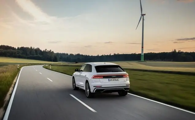 Audi Q8 (4M)-28