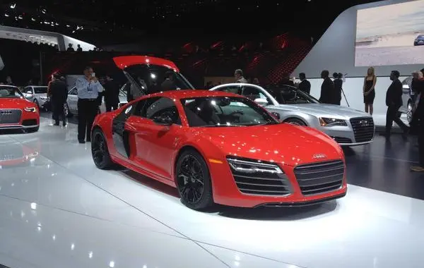 Audi R8 Coupe (42, facelift 2012)-6
