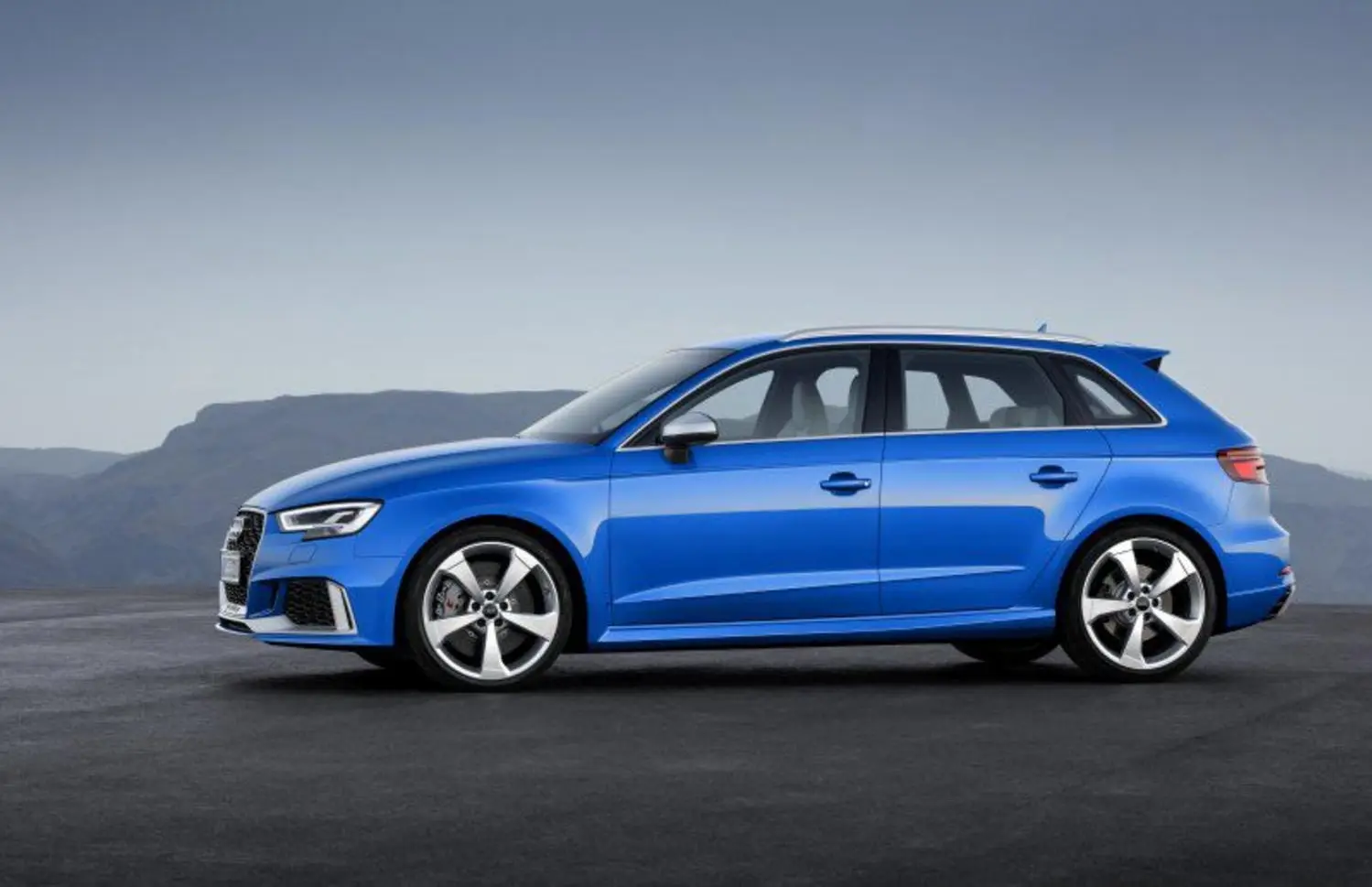 Audi RS3 sportback (8VA, facelift 2017)-1