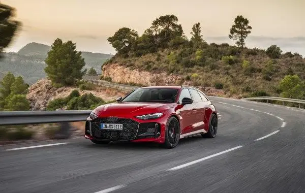 Audi RS5 Avant (B10)