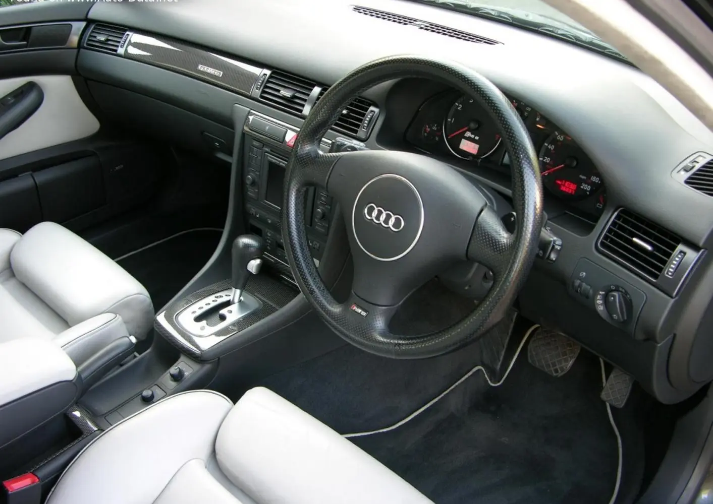 Audi RS6 Avant (4B,C5)-7