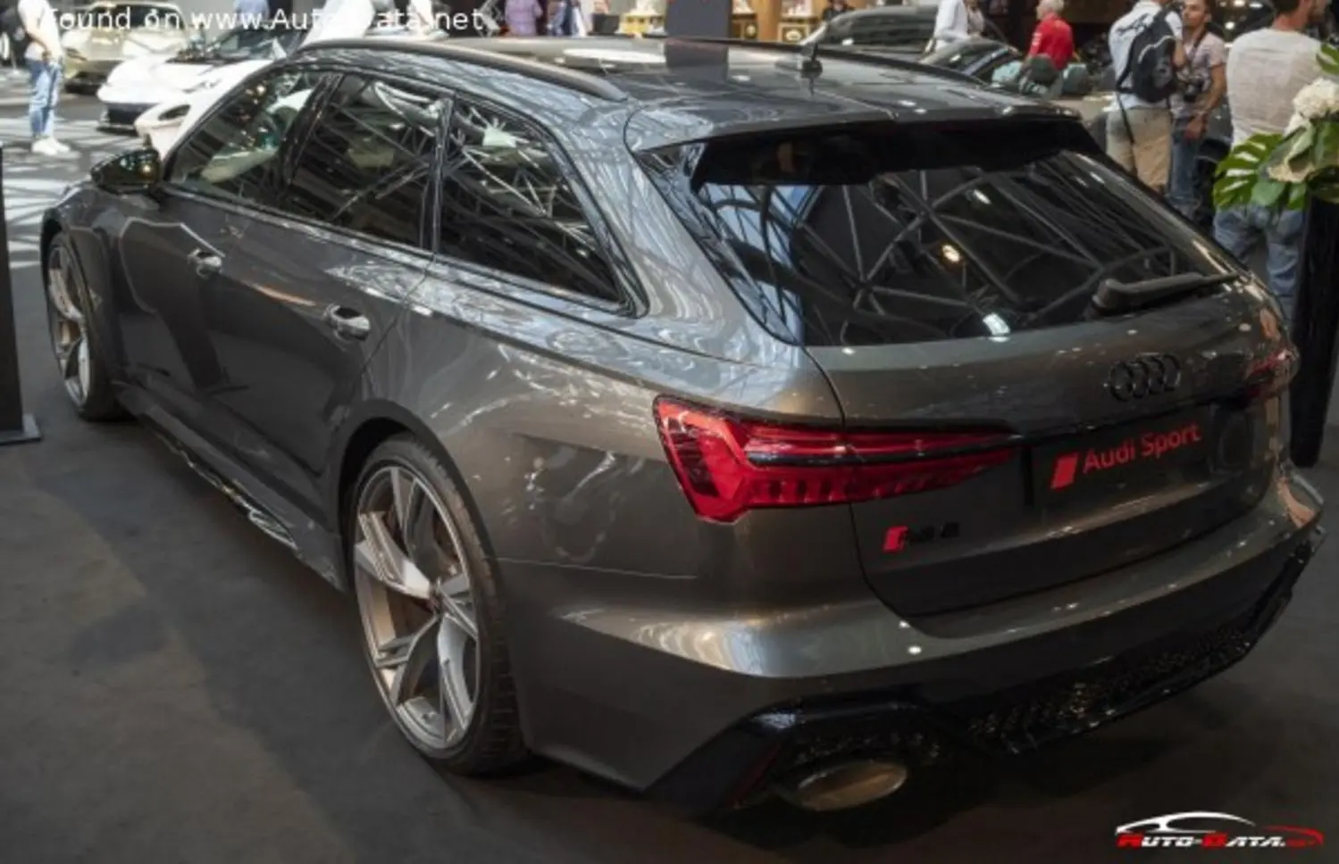 Audi RS6 Avant (C8)-1