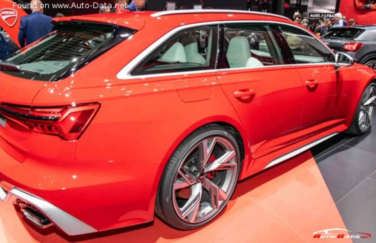 Audi RS6 Avant (C8)-3