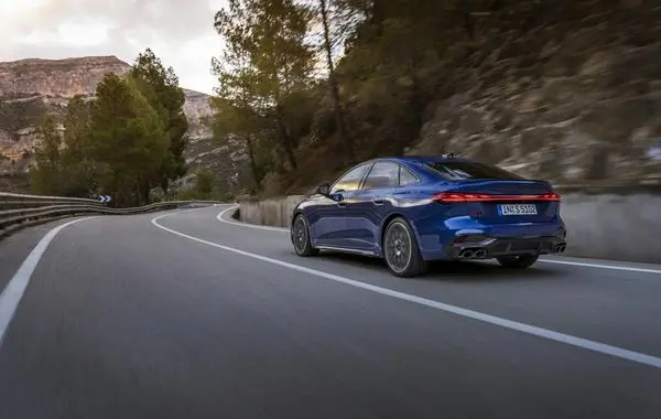 Audi S5 Sedan (B10)-8