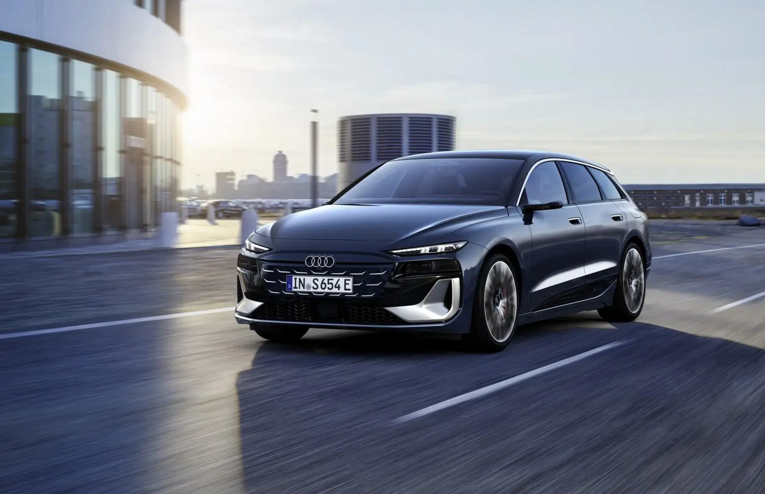 Audi S6 Avant e-tron-1